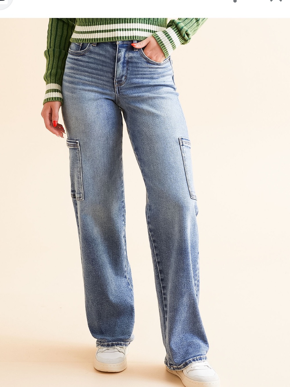 BKE Wide-Leg Cargo Jeans in Light Blue Wash